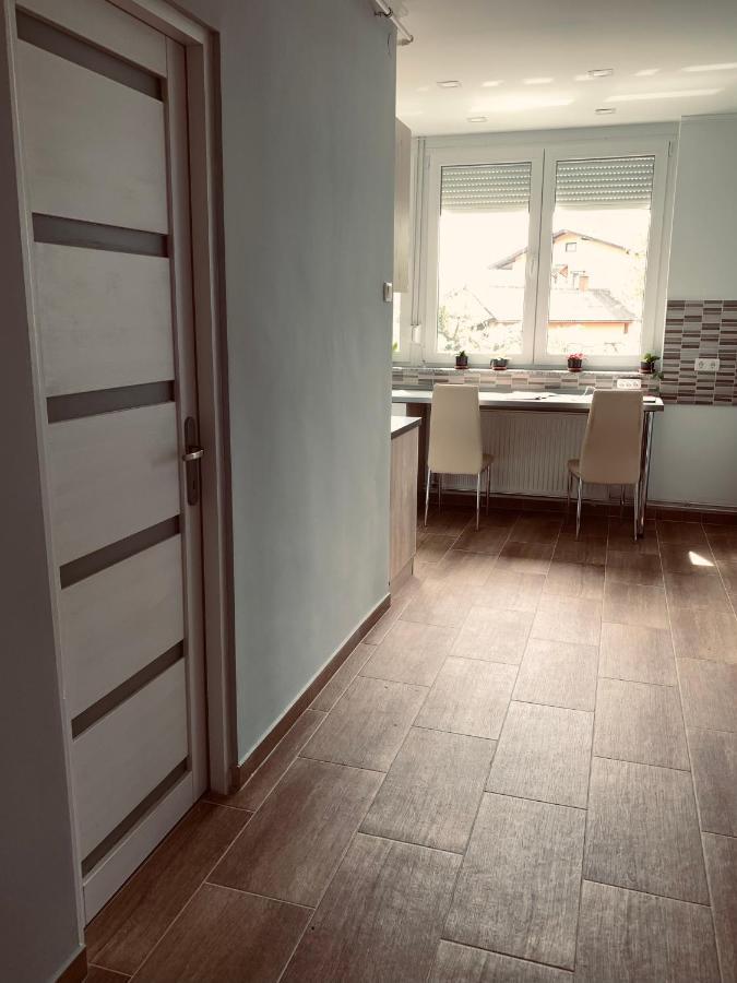 Modern Two Bedroom Flat With Balcony Lenti Exteriér fotografie